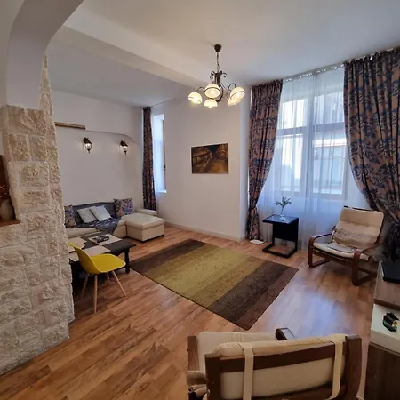 Golden - In The Heart Of Old Town *