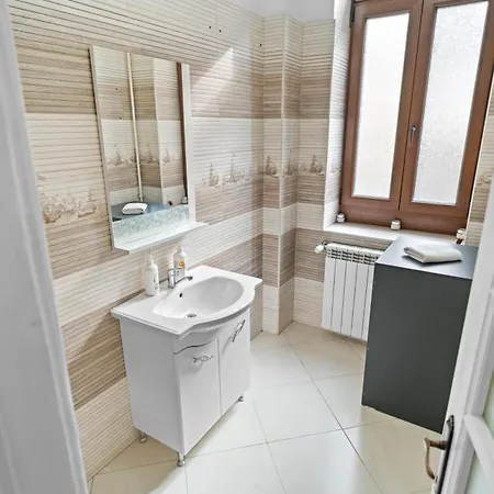 Golden - In The Heart Of Old Town Bucarest