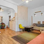 Golden - In The Heart Of Old Town Бухарест