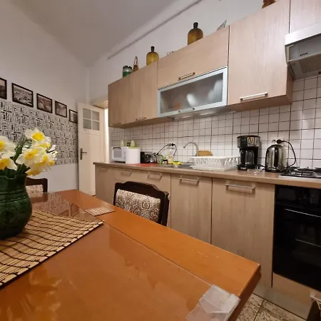 Golden - In The Heart Of Old Town Apartment Bucharest