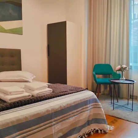 Golden Villa- In The Heart Of Old Town