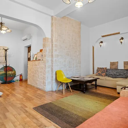 Golden - In The Heart Of Old Town Bucharest