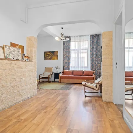Golden Villa- In The Heart Of Old Town Apartment