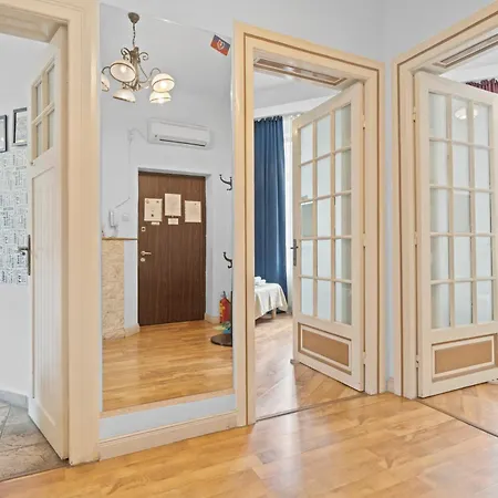 Golden Villa- In The Heart Of Old Town *