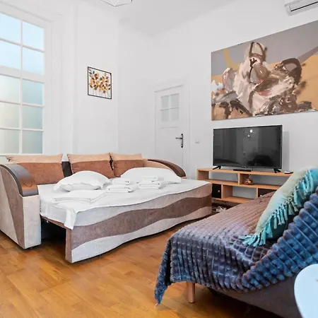 Golden Villa- In The Heart Of Old Town Apartment Bucharest