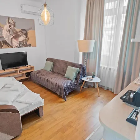 Golden Villa- In The Heart Of Old Town *
