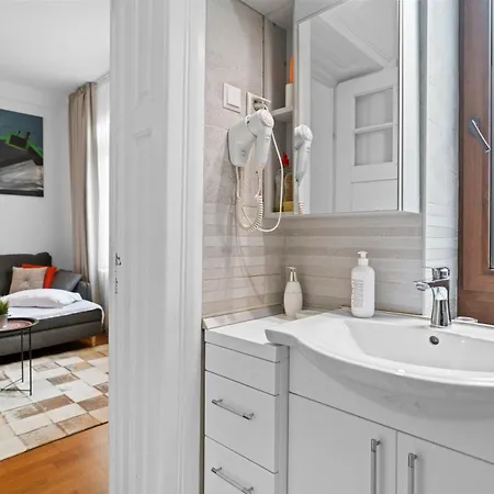 Golden - In The Heart Of Old Town Bucharest