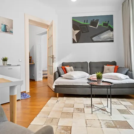 Golden Villa- In The Heart Of Old Town *