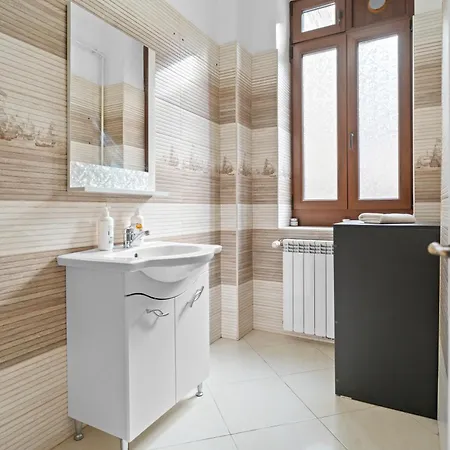 Golden Villa- In The Heart Of Old Town