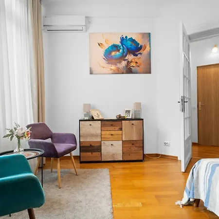 Golden Villa- In The Heart Of Old Town Apartment Bucharest