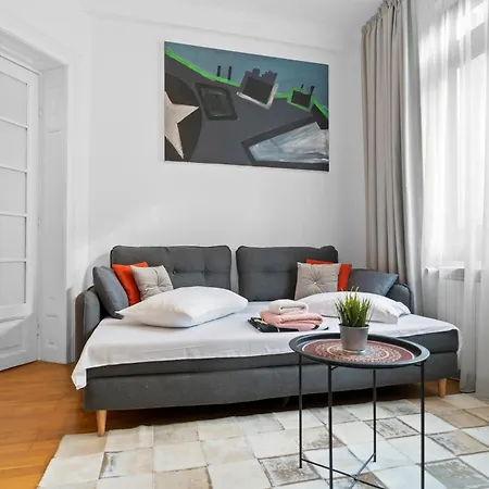 Golden Villa- In The Heart Of Old Town