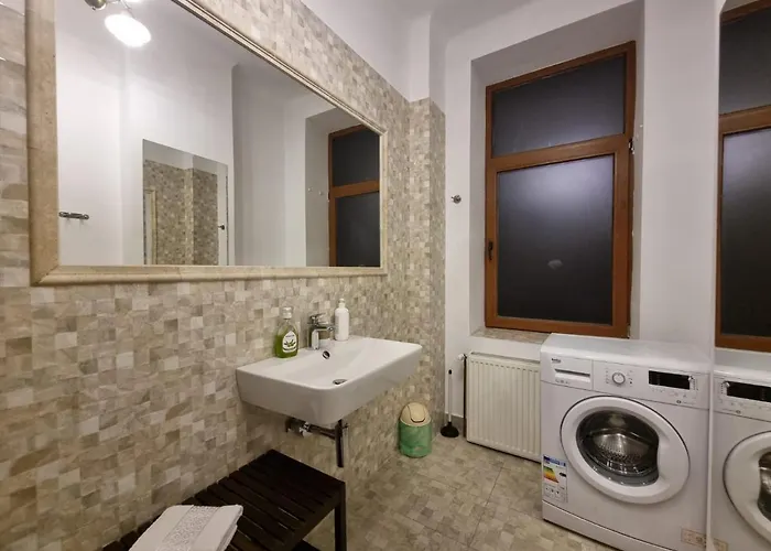 Golden - In The Heart Of Old Town Bucureşti