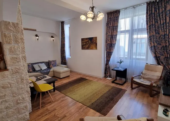 Golden - In The Heart Of Old Town *