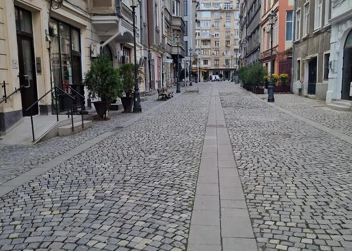 Golden - In The Heart Of Old Town