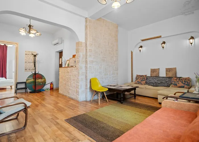 Golden - In The Heart Of Old Town Bucureşti