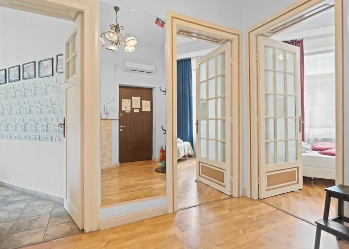 Golden - In The Heart Of Old Town *