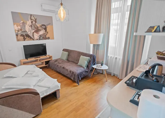 Golden - In The Heart Of Old Town *