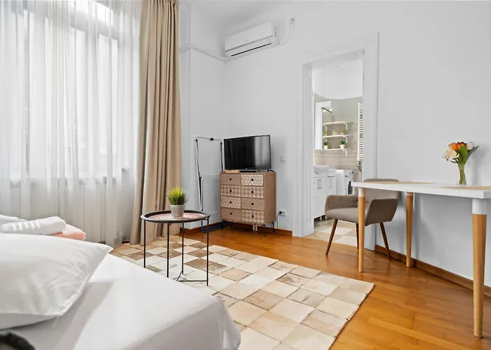 Golden - In The Heart Of Old Town Bukarest