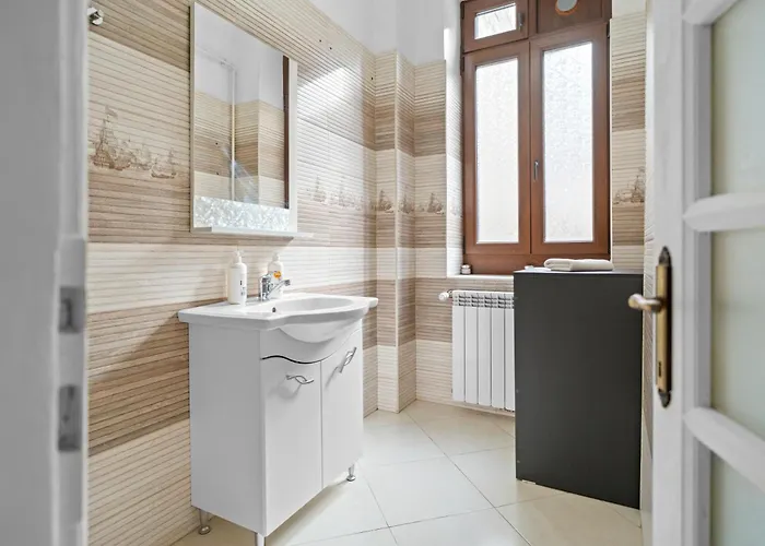 Golden - In The Heart Of Old Town