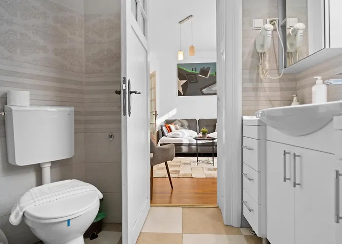 Golden - In The Heart Of Old Town Bucureşti