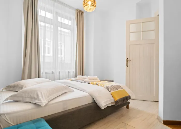 Golden - In The Heart Of Old Town * Bucureşti