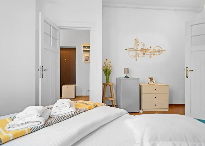 Golden - In The Heart Of Old Town * Bukarest